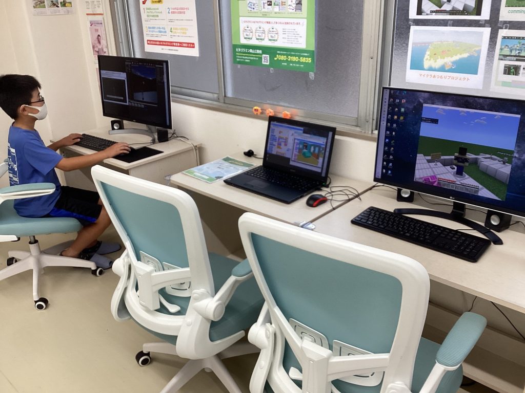 岡山三勲校に高精細モニターと高性能PCを充実しました。